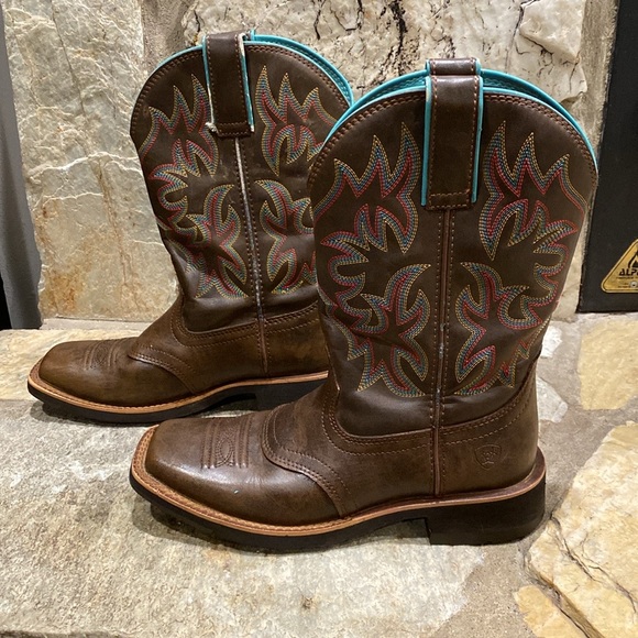 Ariat Woman’s Boots size 7 - Picture 2 of 5